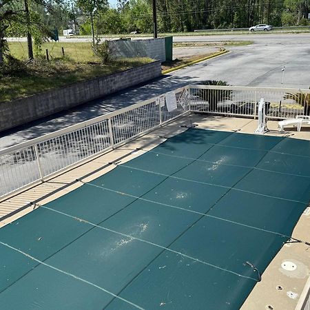 Country Hearth Inn & Suites Augusta Exterior photo