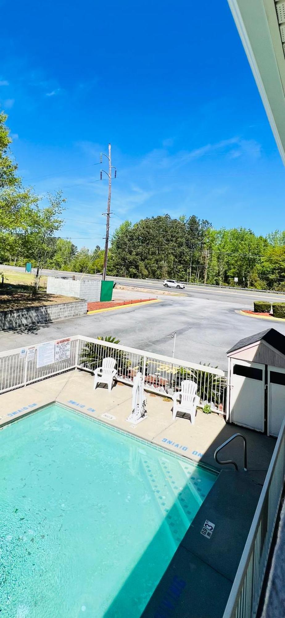 Country Hearth Inn & Suites Augusta Exterior photo