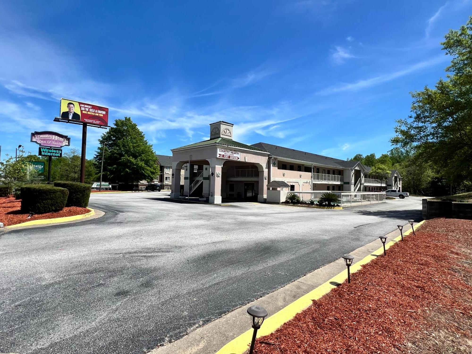 Country Hearth Inn & Suites Augusta Exterior photo