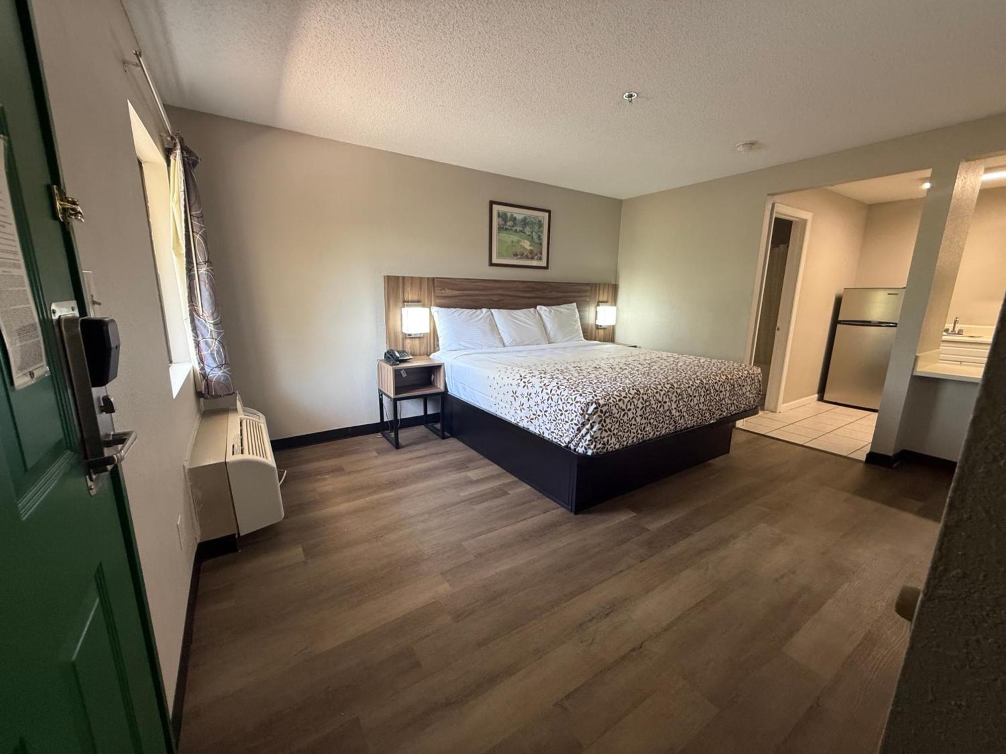 Country Hearth Inn & Suites Augusta Exterior photo