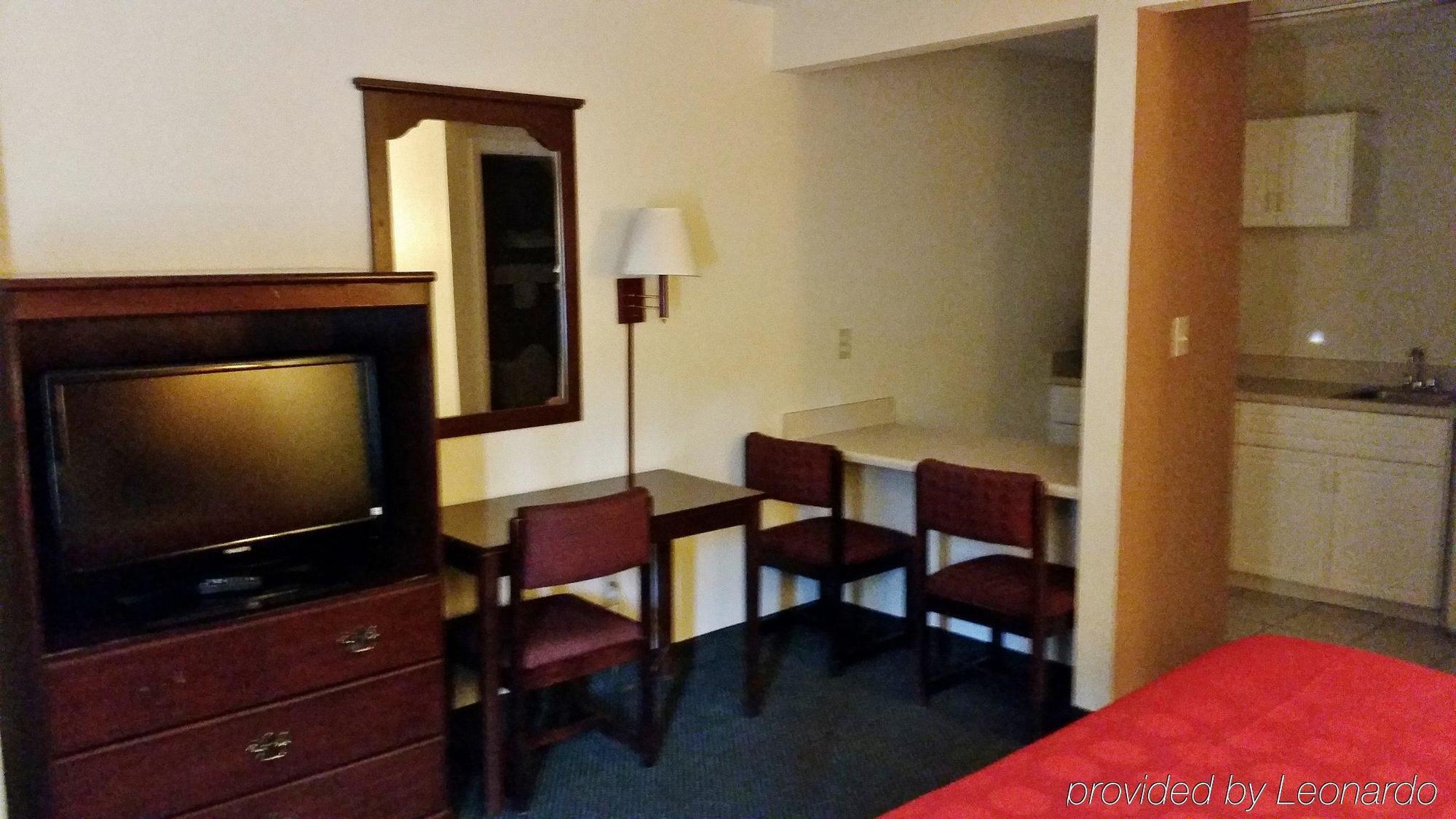 Country Hearth Inn & Suites Augusta Exterior photo